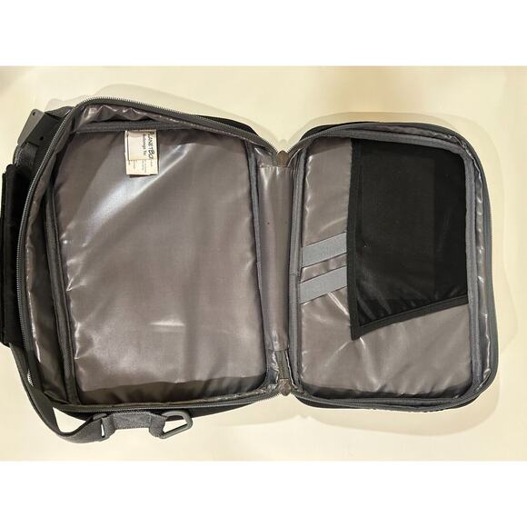 Planet Box stainless steel lunchbox with carrying case - Picture 3 of 6